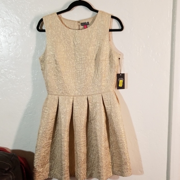 vince camuto holiday dresses